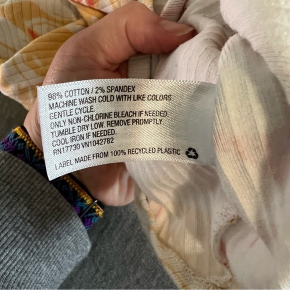 Vibrant Swirl Print T-Shirt - Picture 3 of 3